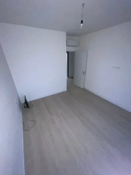 Tirane, jepet me qera apartament 2+1+Ballkon Kati 1, 97 m² 750 € (Garden Building)