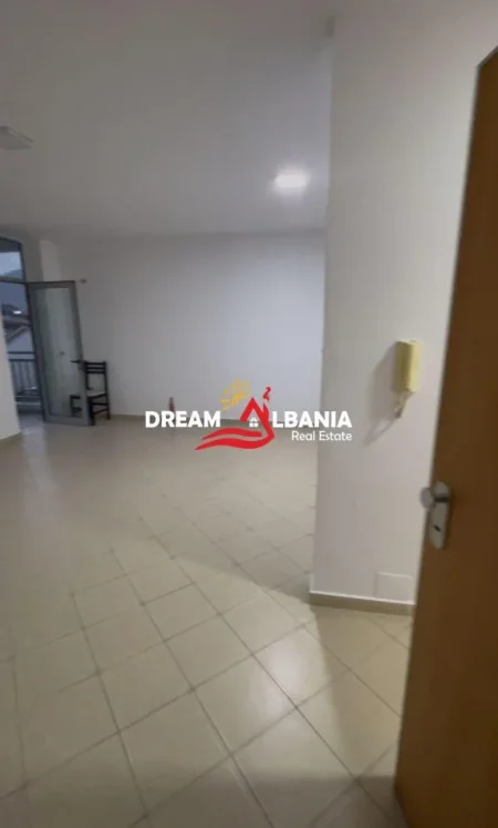 Tirane, shitet apartament 2+1+Ballkon Kati 4, 93 m² 185.000 € (komuna parisit)