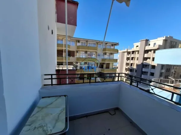 Durres, jepet me qera apartament 1+1 Kati 4, 60 m² 300 € (Plazh Hekurudha ,Dures)