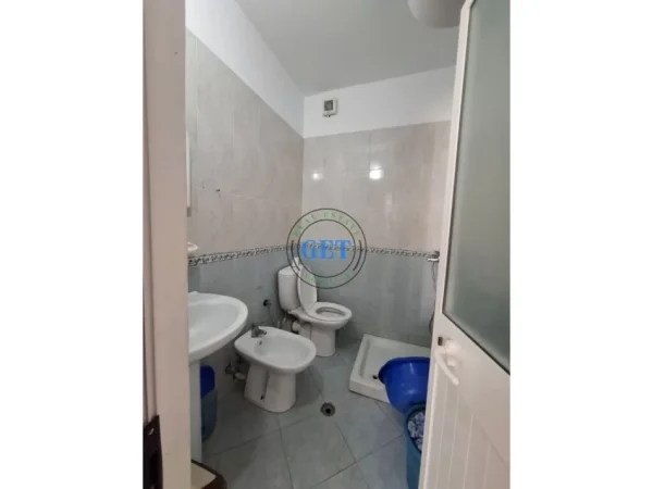 Durres, jepet me qera apartament 1+1 Kati 4, 60 m² 300 € (Plazh Hekurudha ,Dures)