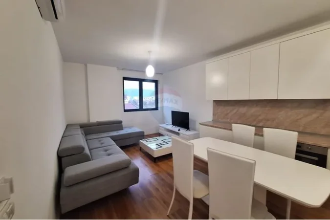 Tirane, jepet me qera apartament 1+1+Ballkon Kati 3, 77 m² 550 € 