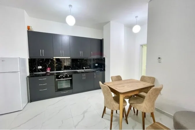 Tirane, jepet me qera apartament 1+1+Ballkon Kati 8, 71 m² 550 € 