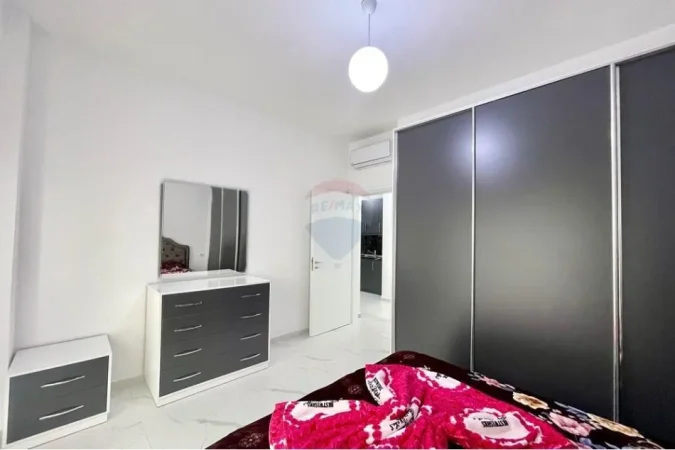 Tirane, jepet me qera apartament 1+1+Ballkon Kati 8, 71 m² 550 € 