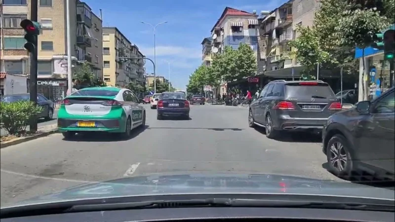 Tirane, shes apartament 1+1 Kati 1, 55 m² 97.000 € (Rruga Hoxha Tahsim)