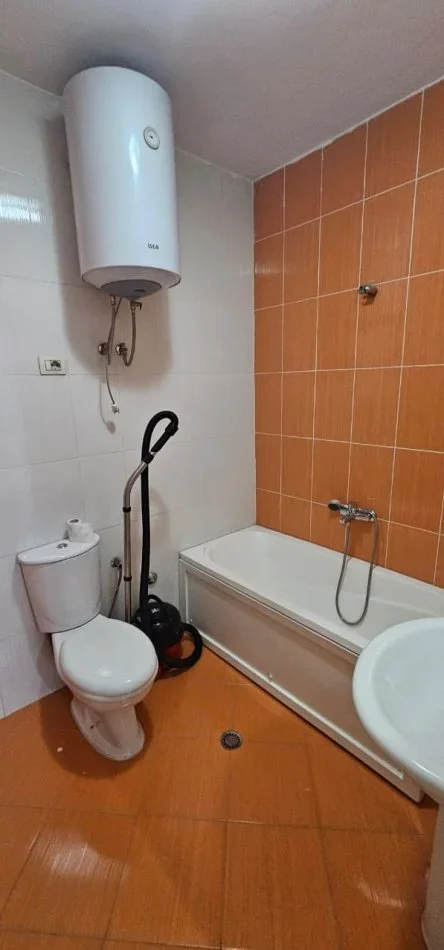Tirane, jepet me qera apartament 2+1+Aneks+Ballkon Kati 4, 105 m² 500 € (ali demi)