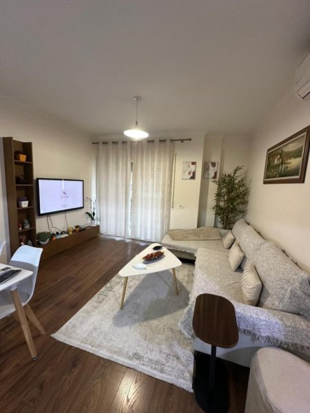 Tirane, jepet me qera apartament Kati 3, 62 m² 650 € (Kristal Center)