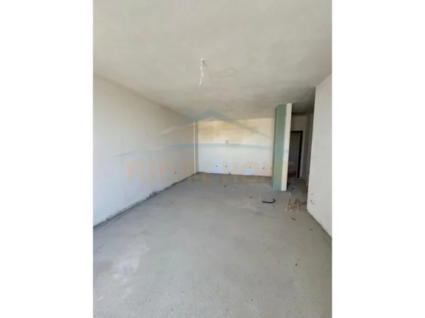 Tirane, shitet apartament 2+1+Ballkon Kati 1, 110 m² 220.000 € (LIQENI I FARKES)