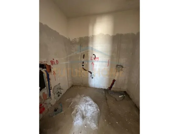 Tirane, shitet apartament 2+1+Ballkon Kati 1, 110 m² 220.000 € (LIQENI I FARKES)