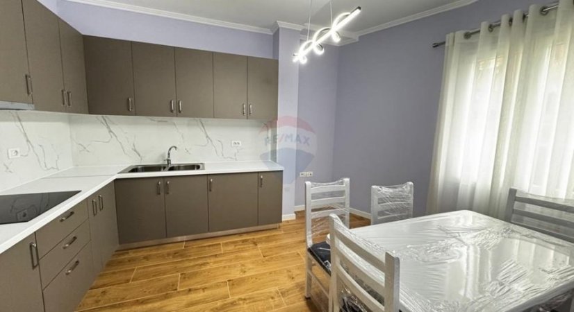 Tirane, jepet me qera apartament 2+1 Kati 0, 95 m² 500 € (Kodra e Priftit)
