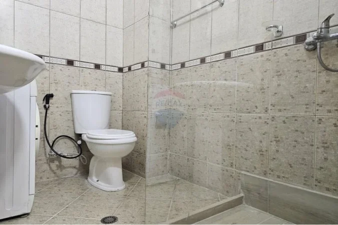 Tirane, jepet me qera apartament 1+1 Kati 4, 72 m² 500 € (Rruga Siri Kodra)