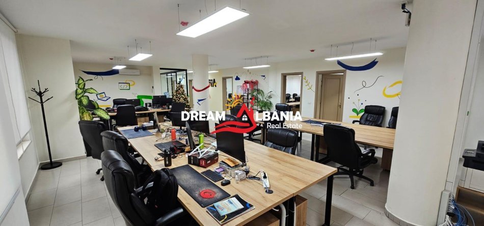 Shkoder, shitet zyre Kati 1, 370 m² 665.900 € (shkoder)