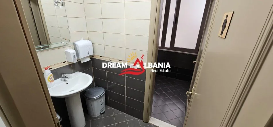 Shkoder, shitet zyre Kati 1, 370 m² 665.900 € (shkoder)