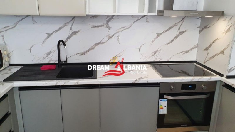 Tirane, jepet me qera apartament 2+1+Ballkon Kati 7, 110 m² 650 € (tek Oxhaku)