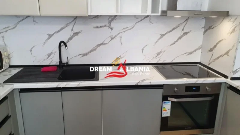 Tirane, jepet me qera apartament 2+1+Ballkon Kati 7, 110 m² 650 € (tek Oxhaku)