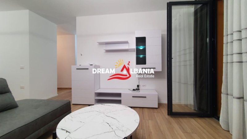 Tirane, jepet me qera apartament 2+1+Ballkon Kati 7, 110 m² 650 € (tek Oxhaku)