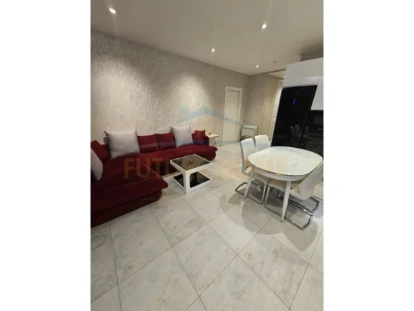 Tirane, jepet me qera apartament 2+1+Ballkon Kati 19, 100 m² 1.500 € (AMBASADOR 3)