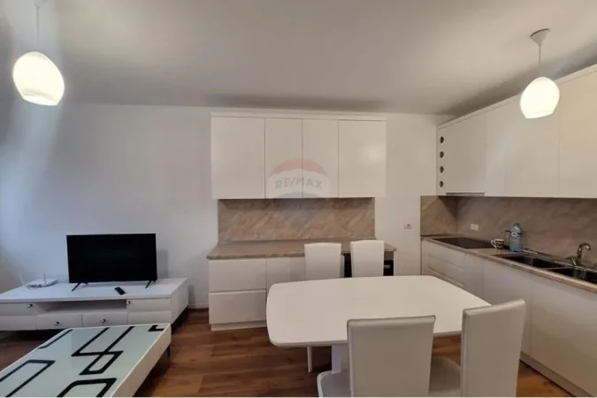 Tirane, jepet me qera apartament 1+1+Ballkon Kati 3, 67 m² 550 € 