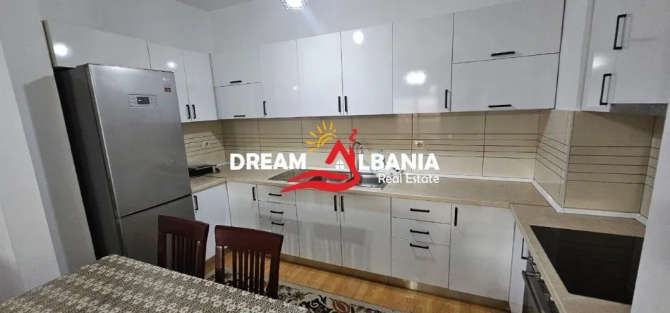 Tirane, jepet me qera apartament 2+1 Kati 4, 87 m² 50.000 € (ali demi)