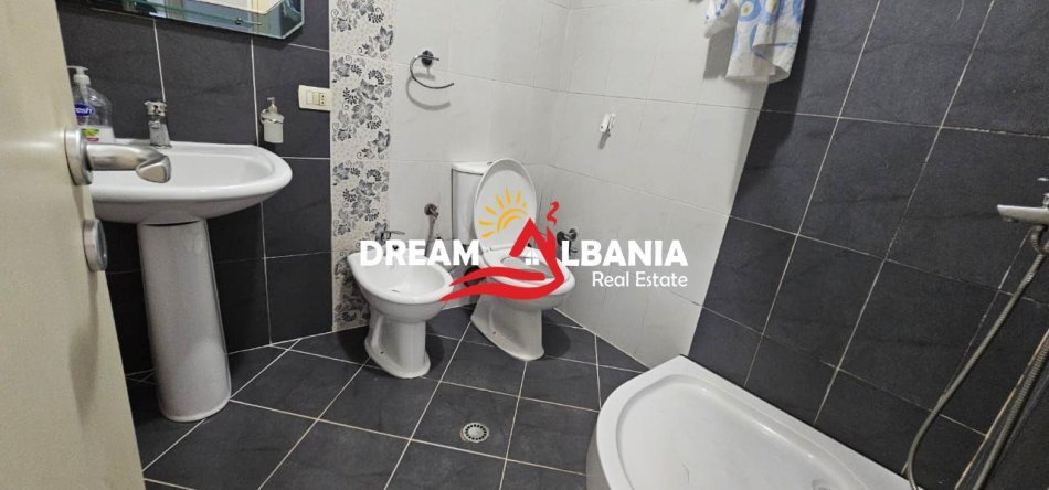 Tirane, jepet me qera apartament 2+1 Kati 4, 87 m² 50.000 € (ali demi)