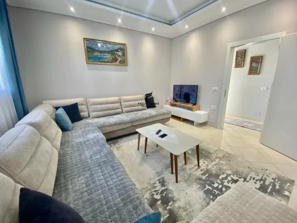 Tirane, jepet me qera apartament 2+1+Ballkon Kati 2, 500 m² 4.500 € (MJULL-BATHORE)