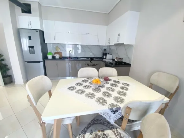 Tirane, jepet me qera apartament 2+1+Ballkon Kati 2, 500 m² 4.500 € (MJULL-BATHORE)