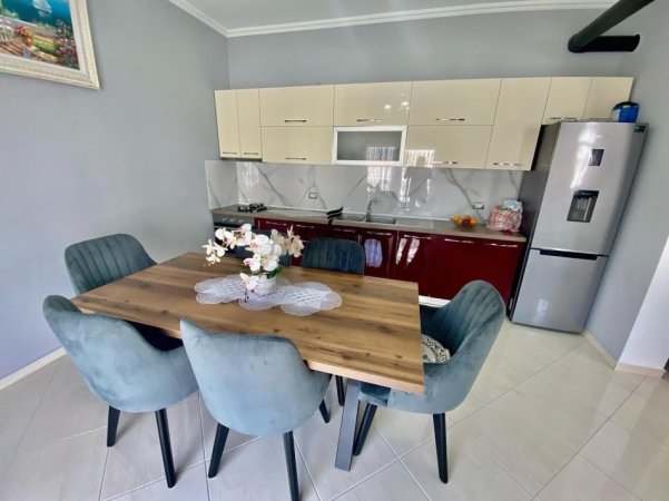 Tirane, jepet me qera apartament 2+1+Ballkon Kati 2, 500 m² 4.500 € (MJULL-BATHORE)