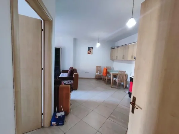 Tirane, shitet apartament 1+1+Ballkon Kati 6, 73 m² 90.000 € (Bulevardi Migjeni)