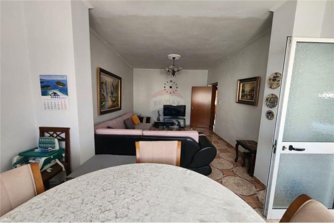 Tirane, shitet apartament 2+1 Kati 4, 80 m² 115.000 € (Rruga Bardhyl)