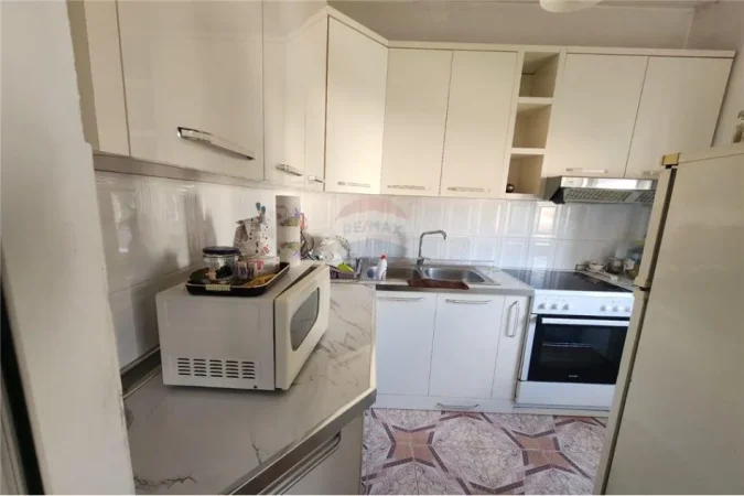 Tirane, shitet apartament 2+1 Kati 4, 80 m² 115.000 € (Rruga Bardhyl)