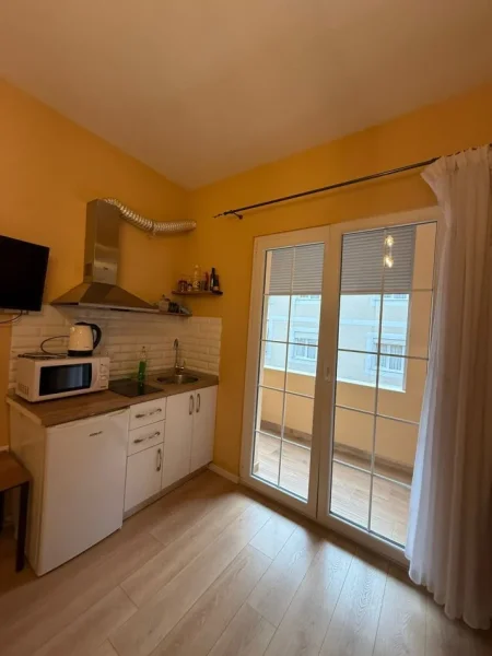 Tirane, jepet me qera garsonier 1+1 Kati 4, 40 m² 500 € (Rruga Myslym Shyri)