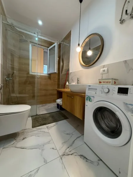 Tirane, jepet me qera garsonier 1+1 Kati 4, 40 m² 500 € (Rruga Myslym Shyri)