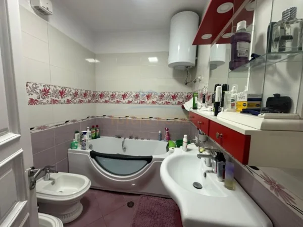 Tirane, shitet apartament 3+1+Aneks+Ballkon Kati 1, 126 m² 250.000 € (Kodra e Diellit)