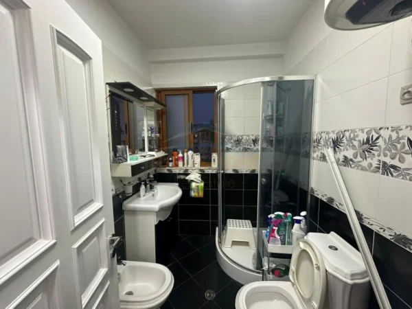 Tirane, shitet apartament 3+1+Aneks+Ballkon Kati 1, 126 m² 250.000 € (Kodra e Diellit)