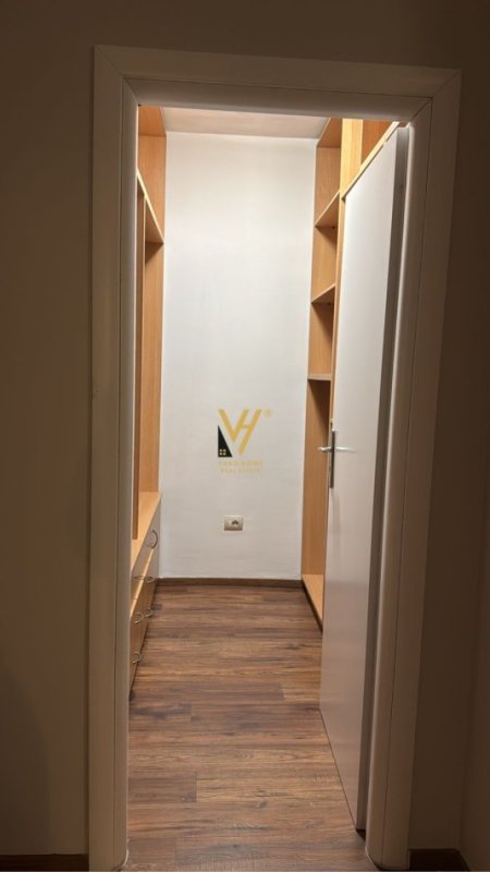 Tirane, jepet me qera apartament 2+1+Ballkon Kati 10, 100 m² 1.200 € (BLLOK)