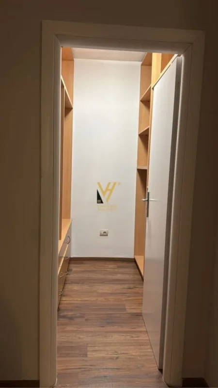 Tirane, jepet me qera apartament 2+1+Ballkon Kati 10, 100 m² 1.200 € (BLLOK)