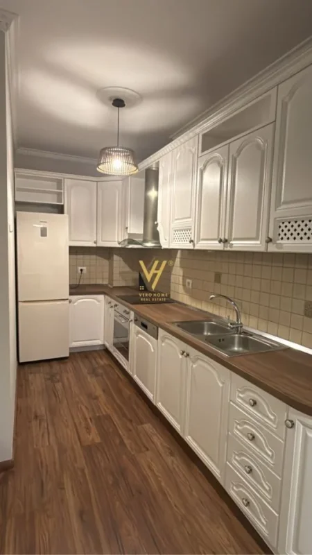 Tirane, jepet me qera apartament 2+1+Ballkon Kati 10, 100 m² 1.200 € (BLLOK)