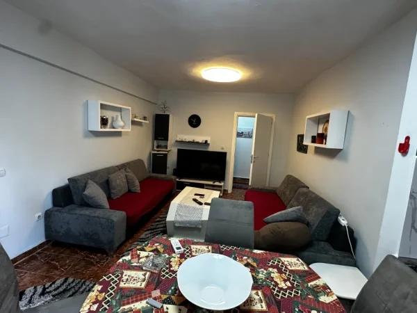 Tirane, jepet me qera apartament 2+1+Ballkon Kati 8, 107 m² 500 € (Rruga Dritan Hoxha)