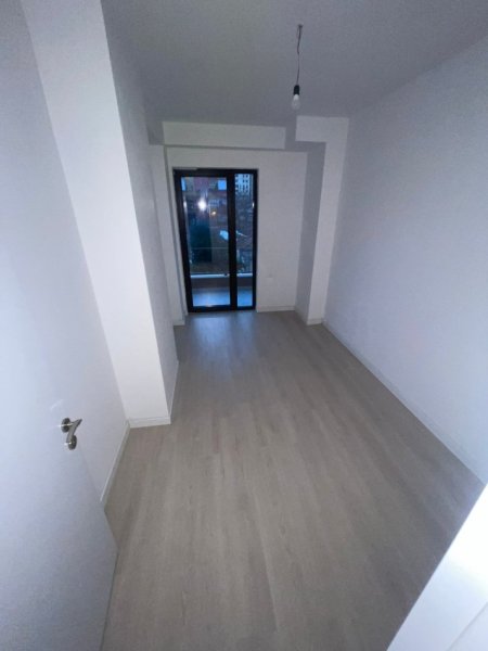 Tirane, jepet me qera zyre Kati 1, 97 m² 750 € (Rruga e Kavajes)