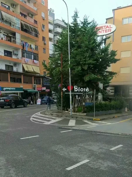 Tirane, shes ambjent biznesi Kati 0, 412 m²  (Kristal Center)