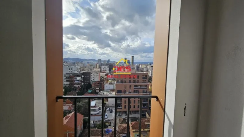 Tirane, shitet apartament 2+1+Ballkon Kati 2, 117 m² 245.000 € (Rruga Qemal Stafa)