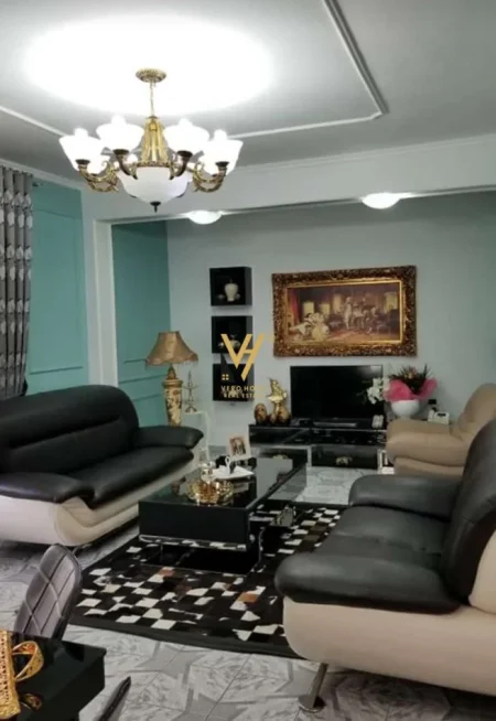 Korce, shitet shtepi 4+1+Ballkon Kati 1, 385 m² 145.000 € (KORCE)