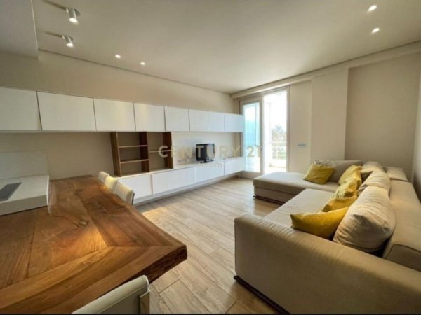Tirane, jap me qera apartament 2+1+2+Ballkon , 102 m² 700 € (Liqeni i Thatë)