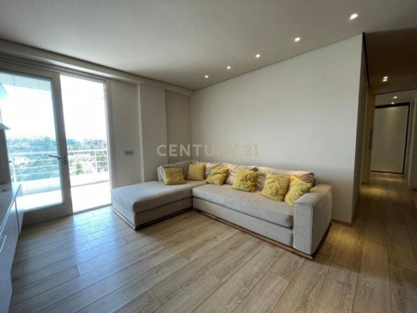 Tirane, jap me qera apartament 2+1+2+Ballkon , 102 m² 700 € (Liqeni i Thatë)