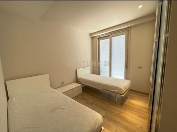 Tirane, jap me qera apartament 2+1+2+Ballkon , 102 m² 700 € (Liqeni i Thatë)