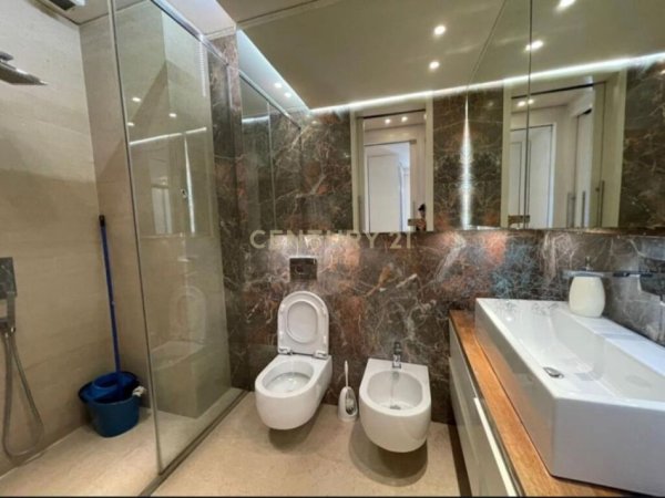Tirane, jap me qera apartament 2+1+2+Ballkon , 102 m² 700 € (Liqeni i Thatë)
