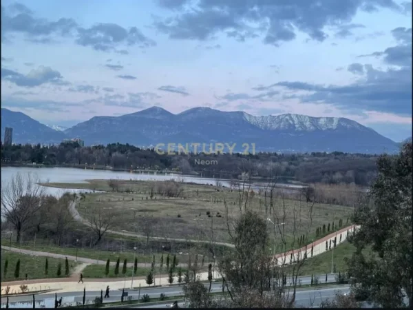 Tirane, jap me qera apartament 2+1+2+Ballkon , 102 m² 700 € (Liqeni i Thatë)