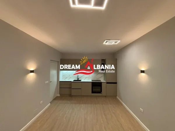 Tirane, jepet me qera zyre Kati 2, 65 m² 710 € (Ne rrugen Andon Zako Cajupi, Bllok)