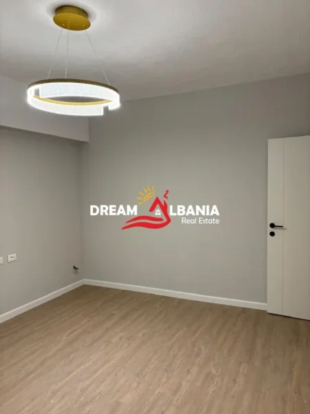 Tirane, jepet me qera zyre Kati 2, 65 m² 710 € (Ne rrugen Andon Zako Cajupi, Bllok)