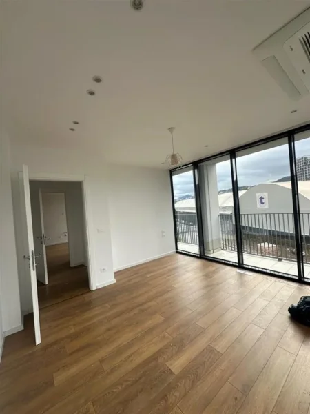 Tirane, jepet me qera ambjent biznesi Kati 2, 130 m² 1.500 € (Lake View)