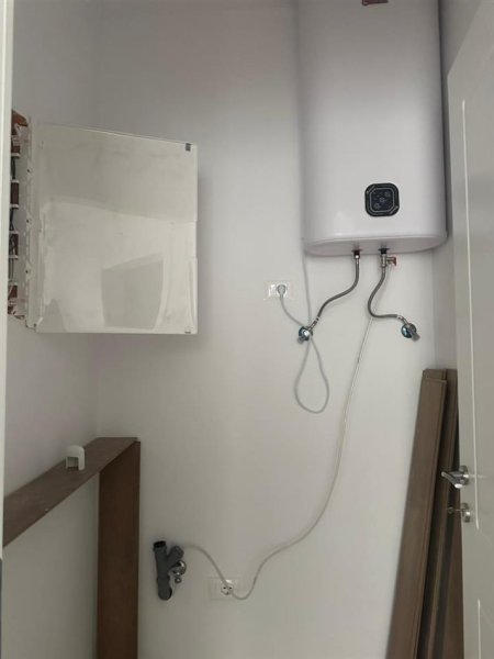 Tirane, jepet me qera ambjent biznesi Kati 2, 130 m² 1.500 € (Lake View)